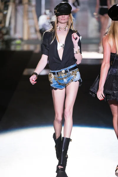Look 10